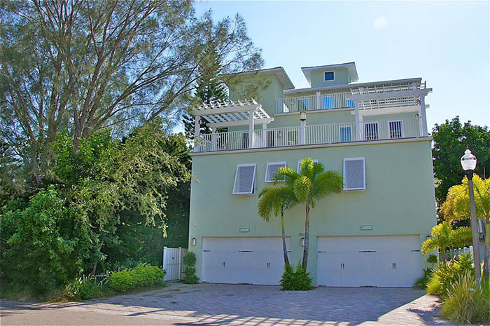 7336070 4/4/2 Redington Shores